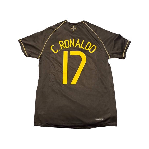 2006 Portugal away kit. Cristiano Ronaldo CR7 soccer football jersey - Picture 2 of 3